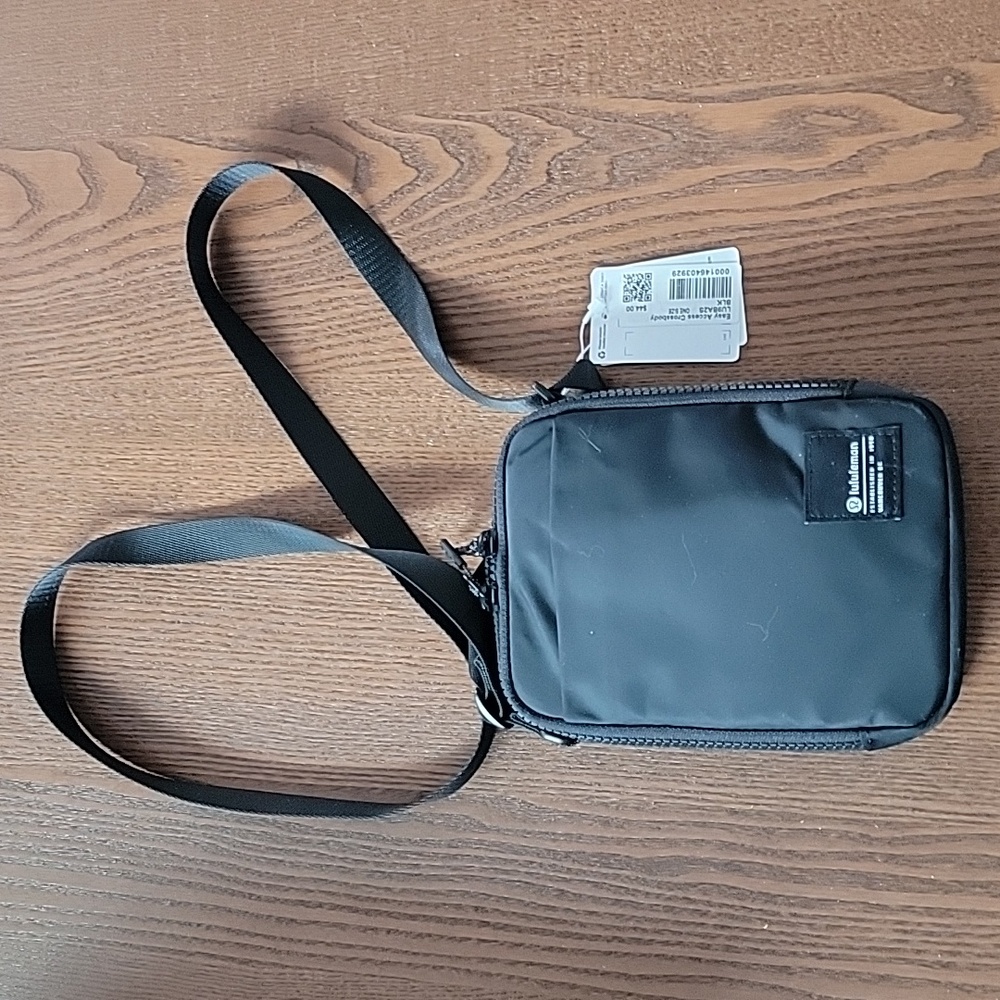 Lululemon east access crossbody